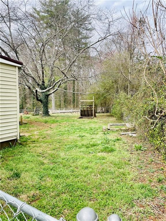 701 Woods Dr, Statesville, NC 28677