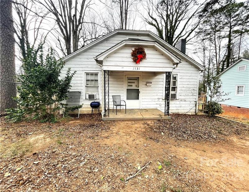 1131 10th St NE, Hickory, NC 28601