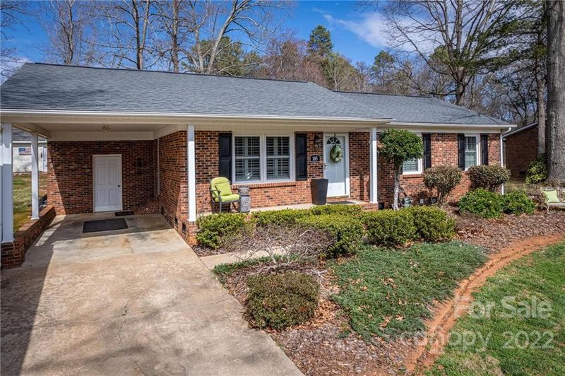 105 Oakley Ln, Cherryville, NC 28021