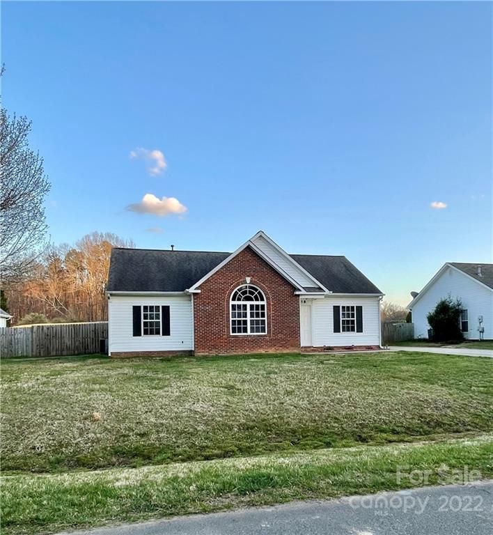318 Tamarack Dr, Matthews, NC 28104