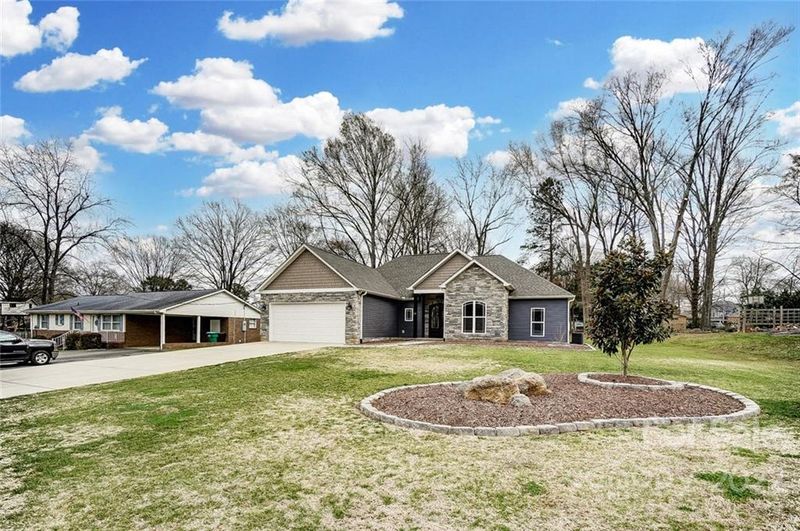 228 Oakside Dr, Harrisburg, NC 28075