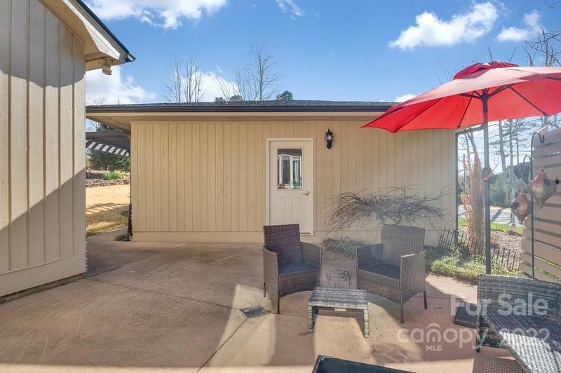 2 Shipmaster Ct, Lake Wylie, SC 29710
