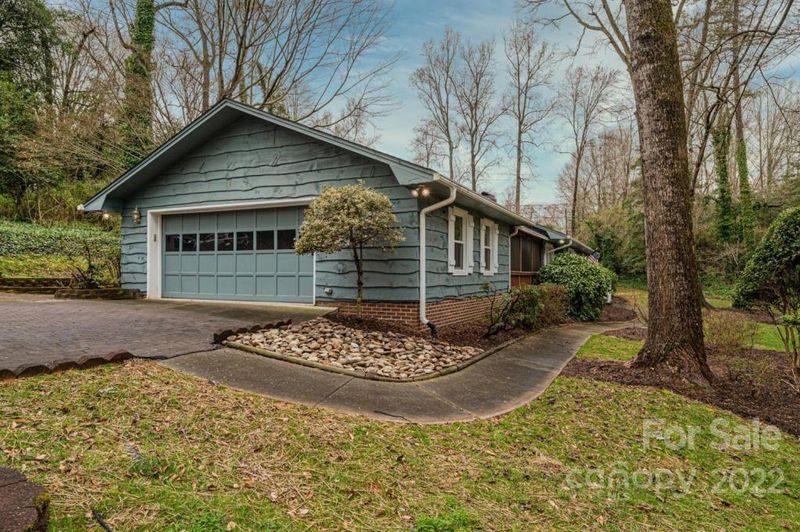 3350 2nd Street Pl NW, Hickory, NC 28601