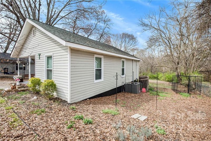 310 Valley St, Stanley, NC 28164