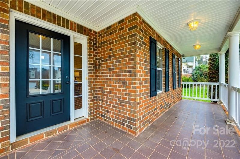 4048 River Falls Dr, Lowell, NC 28098