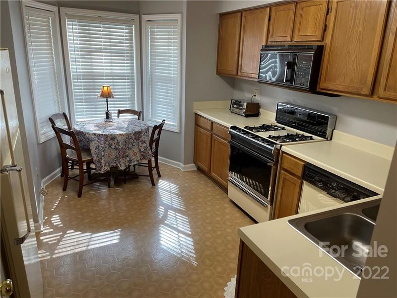 5827 Green Forest Dr, Charlotte, NC 28212
