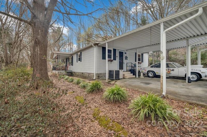 1197 Finger Bridge Rd, Hickory, NC 28602