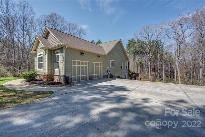 6208 Bellingham Dr, Mount Holly, NC 28120