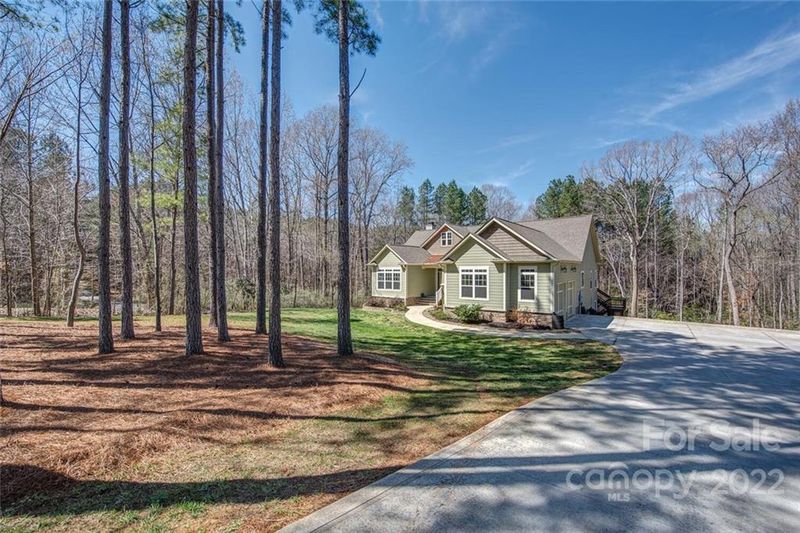 6208 Bellingham Dr, Mount Holly, NC 28120