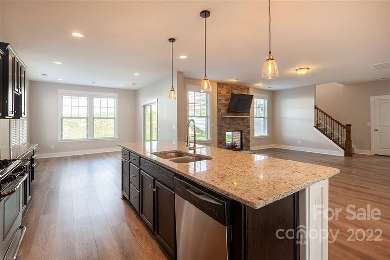 10007 Michael Crossing Dr, Charlotte, NC 28213