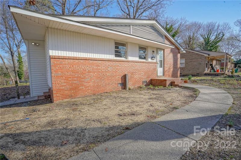5015 Edward St, Charlotte, NC 28213