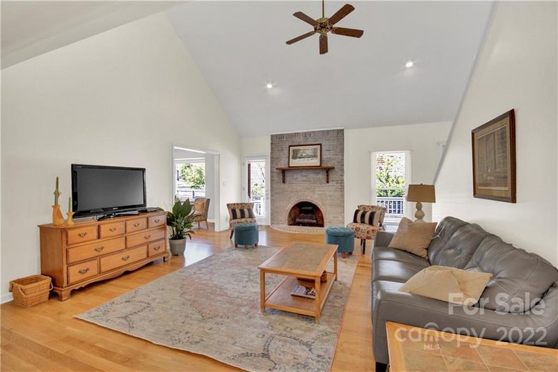 4063 Lake Shore Rd S, Denver, NC 28037