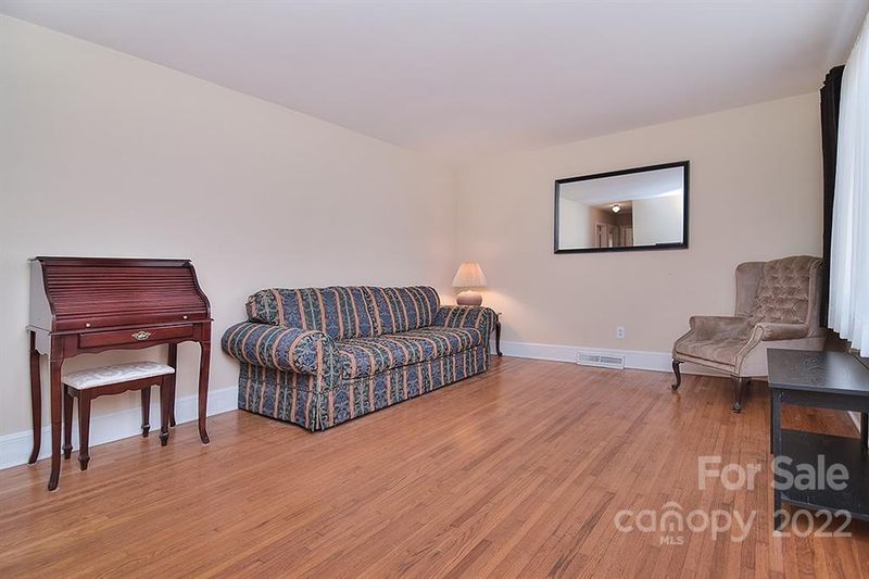1512 Collier Ct, Charlotte, NC 28205