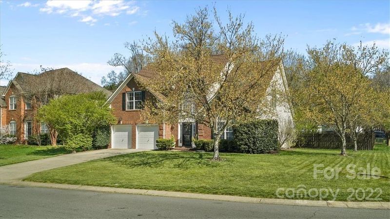 8725 Walden Ridge Dr, Charlotte, NC 28216