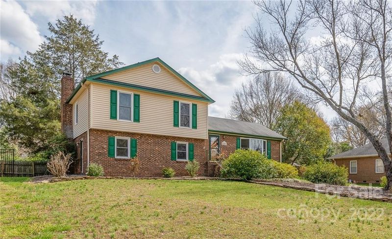 6427 Park South Dr, Charlotte, NC 28210