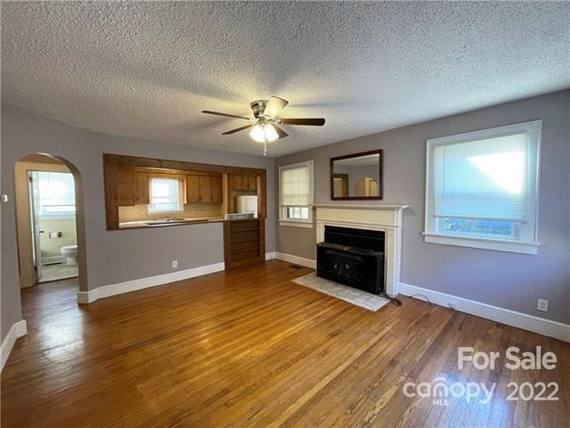 1214 11th St NE, Hickory, NC 28601