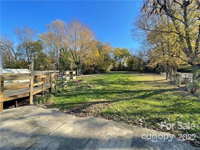 1214 11th St NE, Hickory, NC 28601