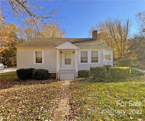 1214 11th St NE, Hickory, NC 28601