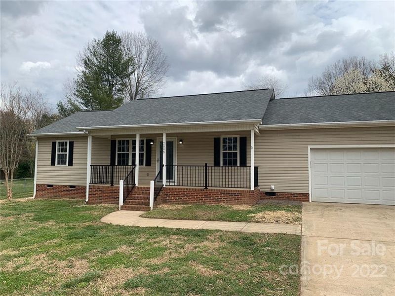 2008 Eaker Dr, Cherryville, NC 28021