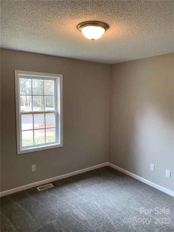 2008 Eaker Dr, Cherryville, NC 28021