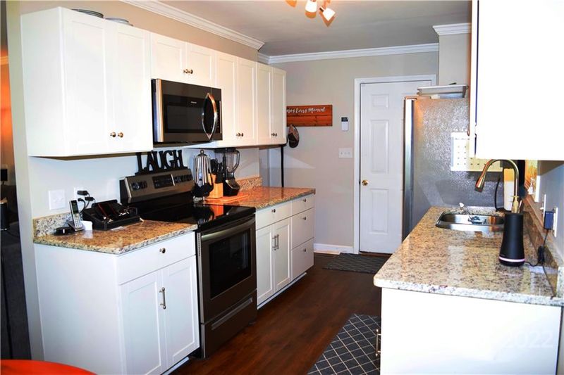 709 8th Ave SE, Hickory, NC 28602