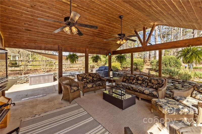 8241 Fairfield Forest Rd, Denver, NC 28037