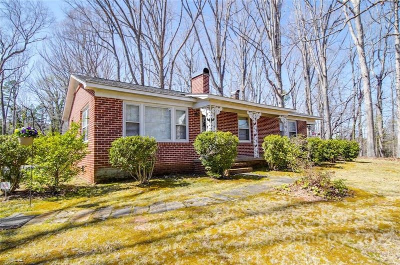 553 Loray Farm Rd, Dallas, NC 28034