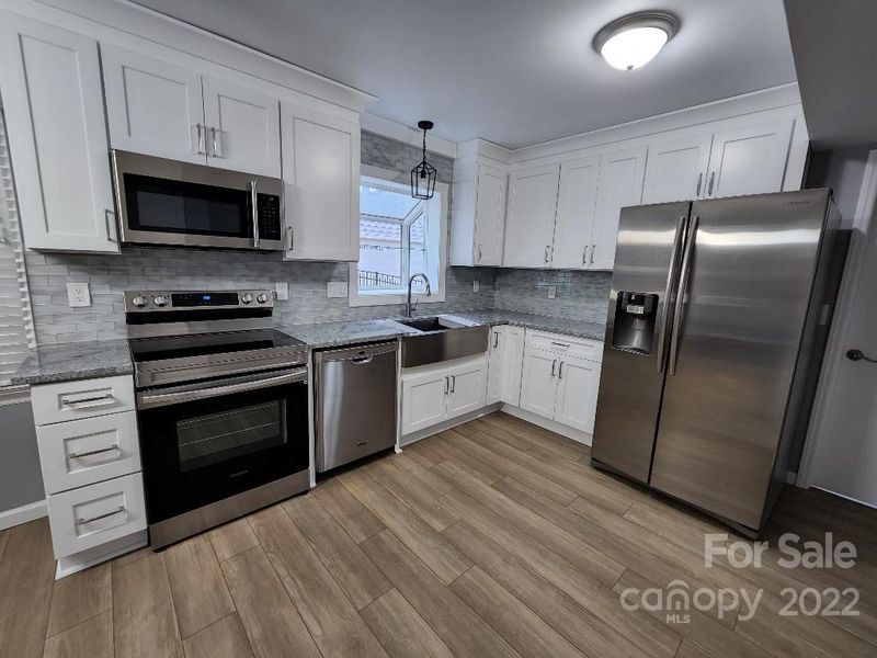 518 Fence Post Ln, Matthews, NC 28105