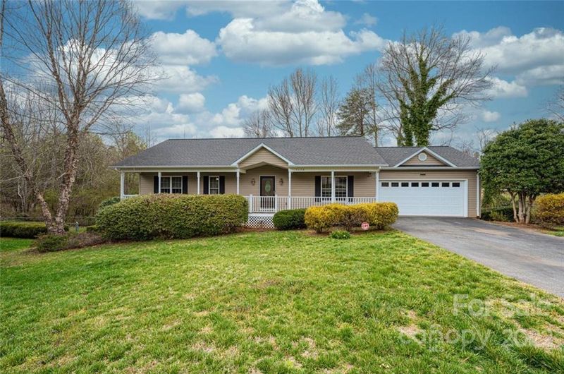 5150 Beaver Ct, Hickory, NC 28602