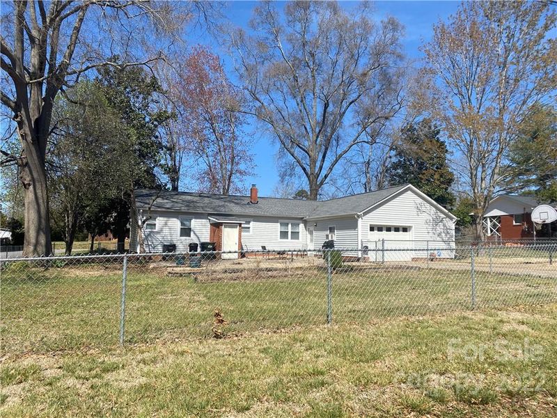 221 11th Ave NW, Hickory, NC 28601