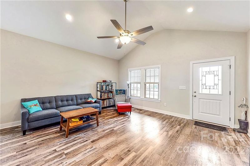 1107 Edgewood Ave, Kannapolis, NC 28081