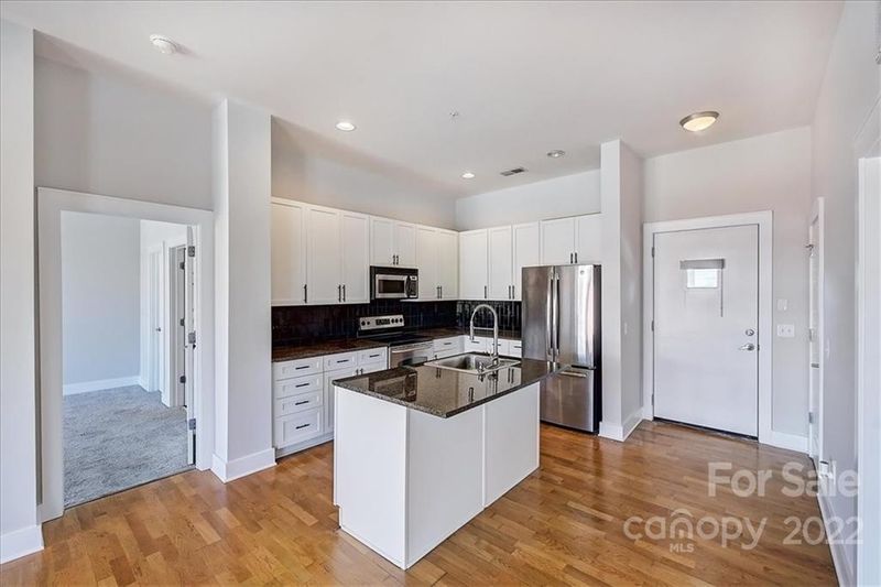 911 E 8th St, Charlotte, NC 28204