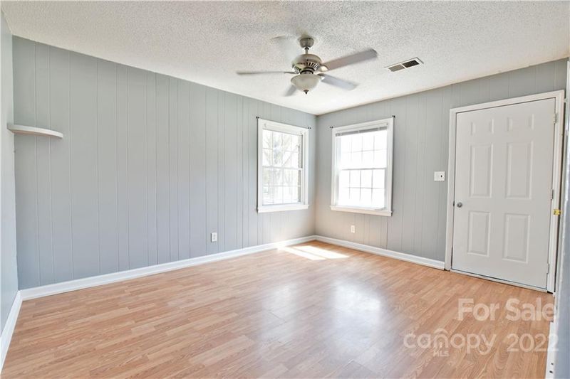 918 Lakeview Dr, Pineville, NC 28134