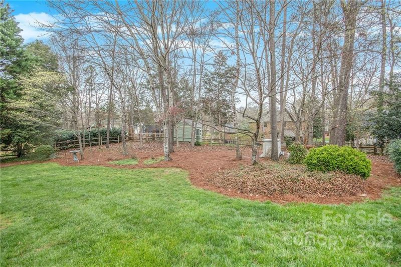 2017 Draymore Ln, Matthews, NC 28105