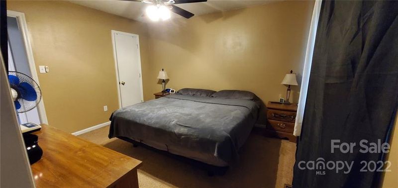 1039 W Pine St, Blacksburg, SC 29702