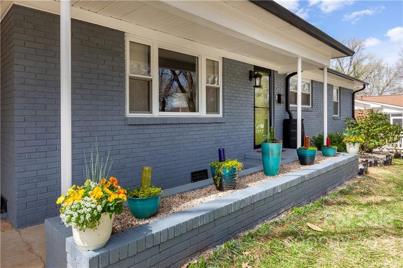 3209 Dunaire Dr, Charlotte, NC 28205