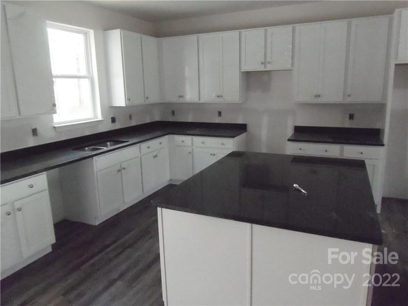 522 Heatherwood Cir, Chester, SC 29706