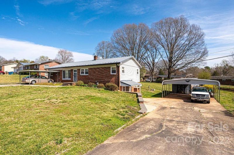 2810 21st St NE, Hickory, NC 28601