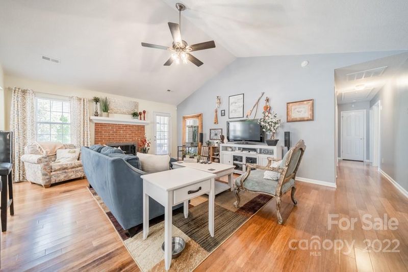 12044 Evergreen Hollow Dr, Charlotte, NC 28269