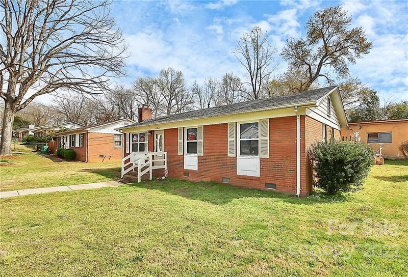 4900 Galax Dr, Charlotte, NC 28213