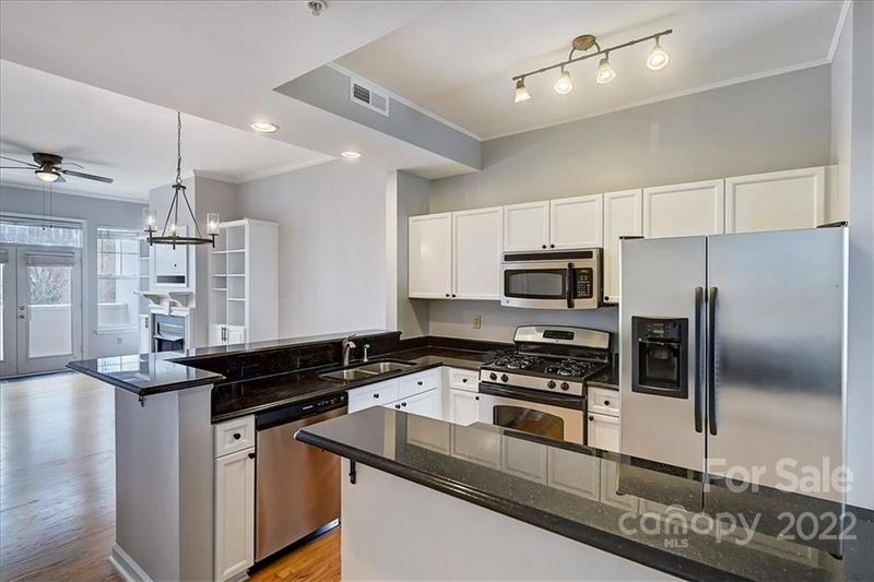 405 W 7th St #507, Charlotte, NC 28202