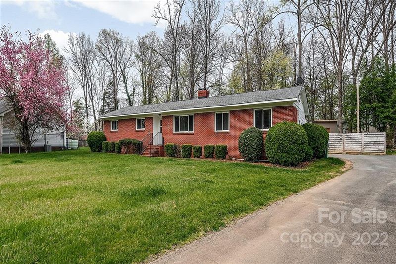6001 Kinghurst Dr, Charlotte, NC 28227