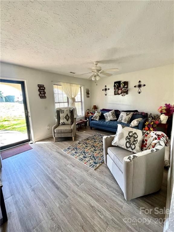 7400 R H Rd, Hickory, NC 28602
