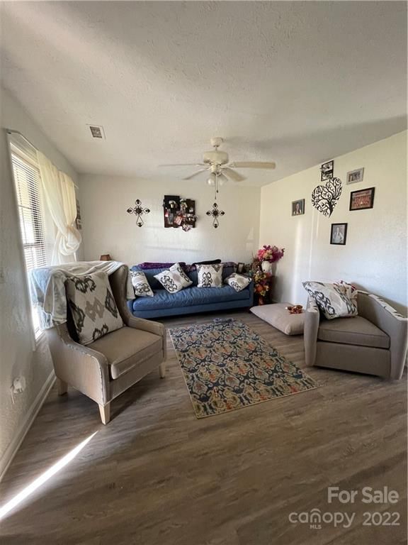 7400 R H Rd, Hickory, NC 28602