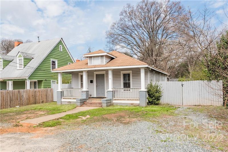 1018 Pryor St, Charlotte, NC 28208