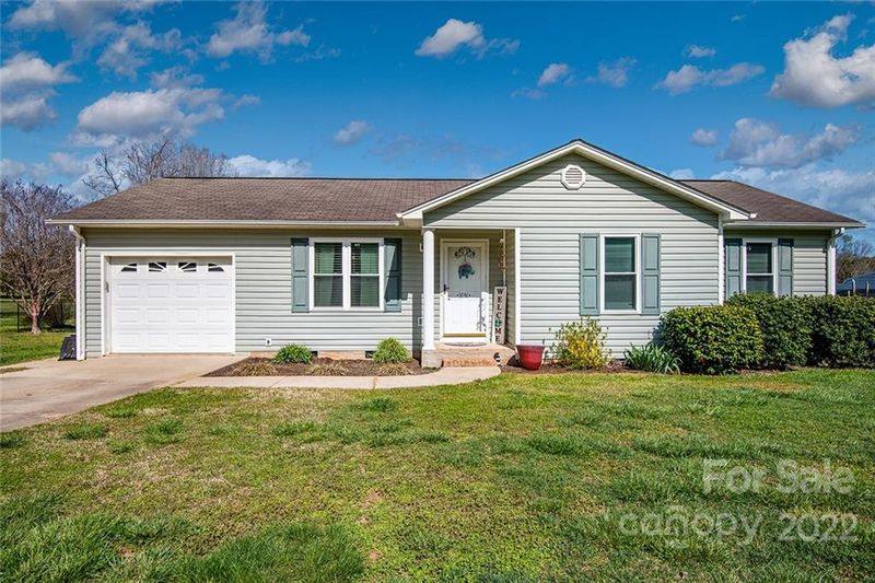 5046 Whitener Rd, Hickory, NC 28602