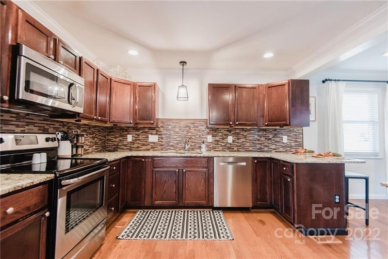 4918 Valley Stream Rd, Charlotte, NC 28209