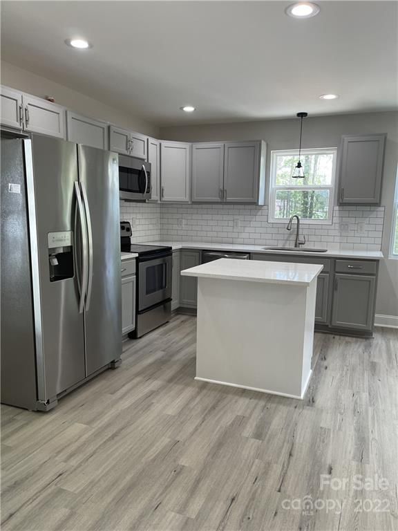 120 Pine Hill Ln, Mount Holly, NC 28120