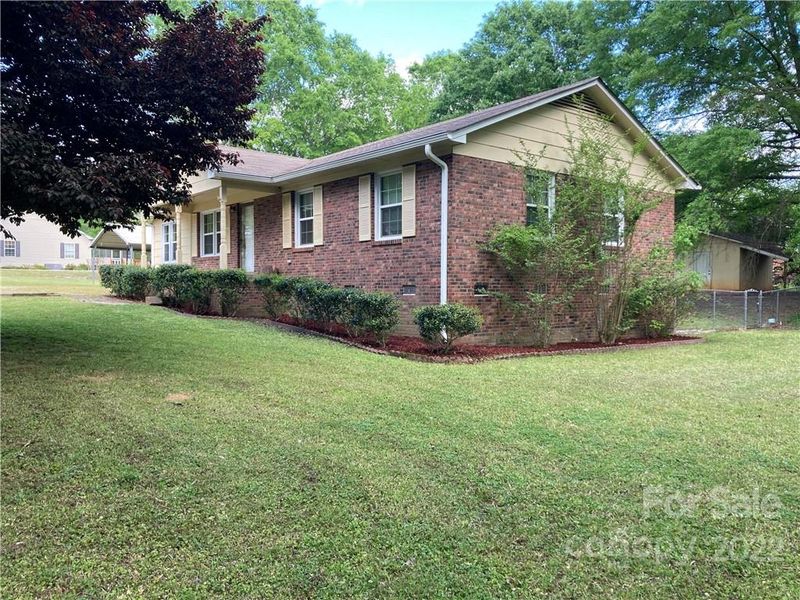 817 Greenbriar Dr, Lancaster, SC 29720