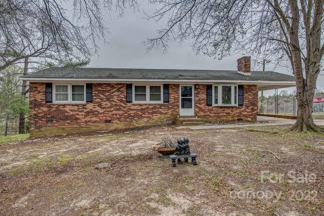 4010 Angus Dr, Gastonia, NC 28056